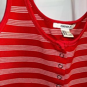 Red and cropped Forever 21 tank top💗